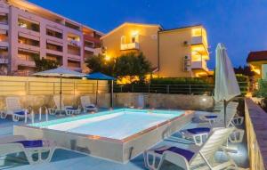 Nice Apartment In Makarska