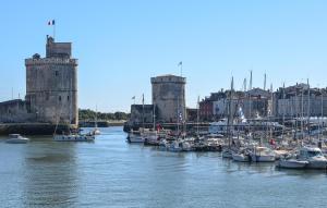 1 Bedroom Cozy Apartment In La Rochelle