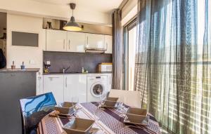 1 Bedroom Cozy Apartment In La Rochelle