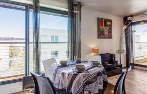 1 Bedroom Cozy Apartment In La Rochelle