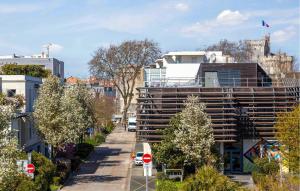 1 Bedroom Cozy Apartment In La Rochelle