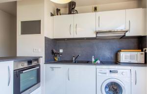 1 Bedroom Cozy Apartment In La Rochelle