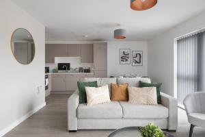 Flat 6 Islay Court - Stylish 2 Bed Apartment Parking Great Location