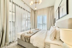 Stylish 2BR Apartment Steps from Dubai Hills Mall