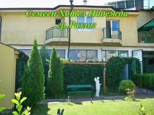 Семеен Хотел Надежда - 拉兹洛格