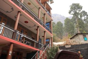 Chalo Chhalal Hotel & Cafe