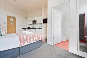 Cosy, chic studio in Dudley with Parking & Netflix - 提普顿