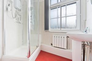 Cosy, chic studio in Dudley with Parking & Netflix
