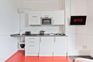 Cosy, chic studio in Dudley with Parking & Netflix