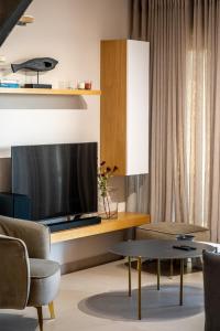 Elite Penthouse with Heated Pool and SkylineView