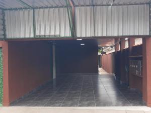 Casa individual com garagem