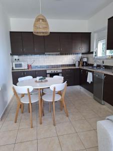 Villa Lawton - Magnificent sea & mountain views!