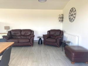 HORSESHOE LUXURY ACCESSIBLE LODGE Sleeps 4 at Fairview Farm in Ravenshead Nottingham near Sherwood Forest ,Dog Friendly Farm Stay