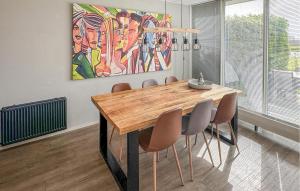 Cozy Home In Vlagtwedde With Wifi