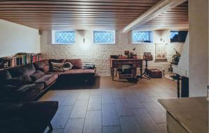 4 Bedroom Amazing Home In Röke