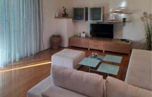 Awesome Apartment In Otok Ist With Wifi