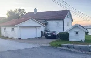 4 Bedroom Gorgeous Home In Atløy - Ask