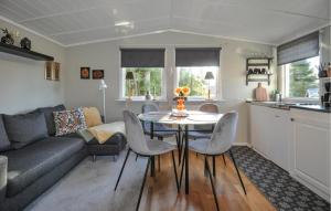 Amazing Home In Grums With Wifi