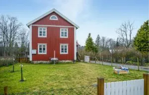 3 Bedroom Lovely Home In Urshult - Väckelsång