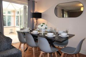 ELY House with FREE private parking