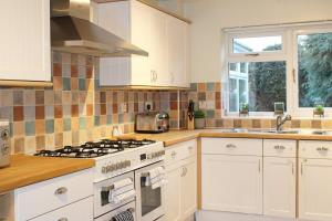 ELY House with FREE private parking