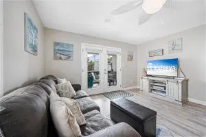 Come On Back 1 Block to Beach Access - Oyster Bay