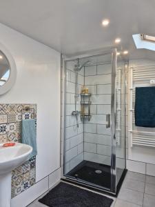 Cozy House with Garden & Hot Tub