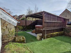 Maisons de vacances Cozy House with Garden & Hot Tub : photos des chambres