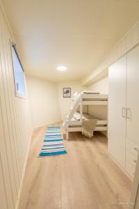 Henningsvær Seaside Ground Floor Apartment