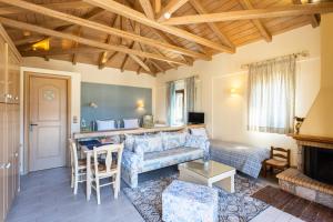 Pleiades StudiosSeason Gems - Korinthos Stone Retreats