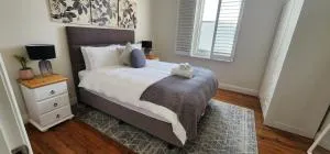 Wollongong Home 10mins walk to Hospital & Train Station, Free Parking & Wi-Fi - Unanderra