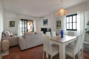 Alcaudon by Ĥ - Playa Isla Canela IACL95P35