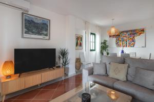 Alcaudon by Ĥ - Playa Isla Canela IACL95P35