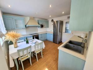 Luxury 2 bedrooms Apartment in La Carihuela Torremolinos 20 meters in from of beach