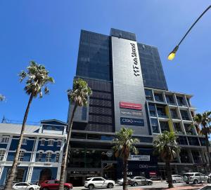 Urban Elephant, The Rose