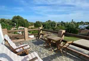 Quinta Mangueta es una casa con piscina en Zahora cerca de la playa