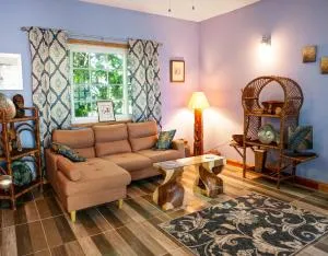 Negril Haven-Spacious 3-Bedroom Guesthouse with Parking & Pets Allowed - Kingswood