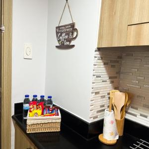 Crizzys Hub Crizel at Shore Residences - 1BR with Balcony and Amenity view - Netflix and Disney - Near MOA