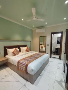 The SM Hotel By RMR Hotels