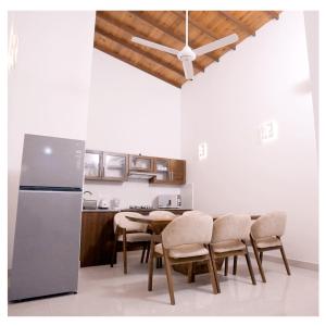 Diyawanna Villa - Deluxe Double Room in Colombo