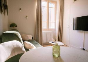 Le Duc dAnjou Classé 3 étoiles Confort & Charme au cœur de ville