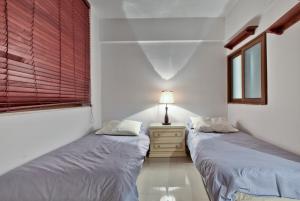 Modern 200sqm 4 bedroom Apartment with side sea view Sleeps 11