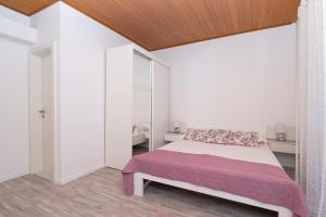 Apartment Vera i Ćiro Novak, sea view and free parking