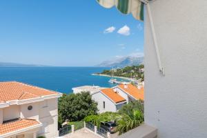 Apartment Vera i Ćiro Novak, sea view and free parking