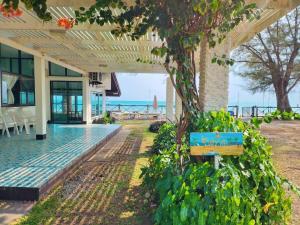 Rimhad Villa 4BR Maepim beachfront-Rayong