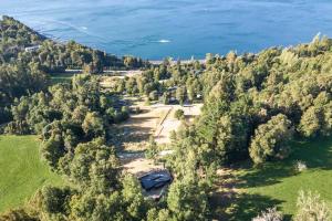 Refugio Millaray - Vistas y Acceso al Lago