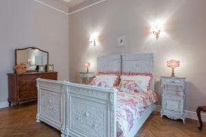 Four-Bedroom Deluxe Apartment