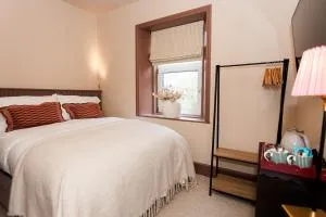 Torr House - Bedroom 7 - Collin