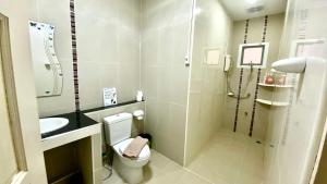 Near airport cozy home