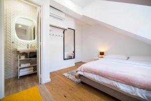 La Donna Room, 3rd floor, no elevator